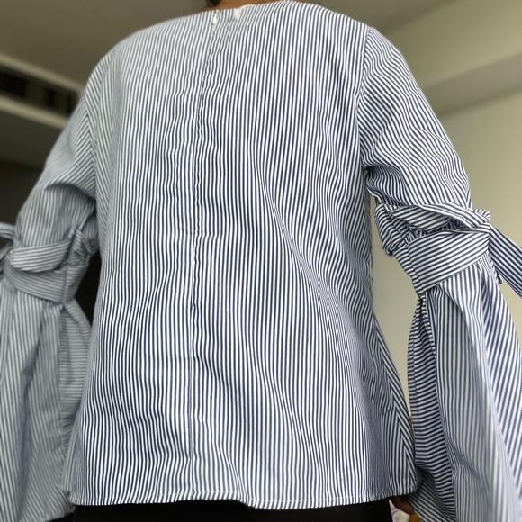 Blue and white bell sleeve blouse - Picture 3 of 5